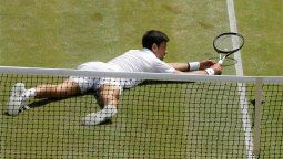 Nole hizo lo suyo en el césped londinense