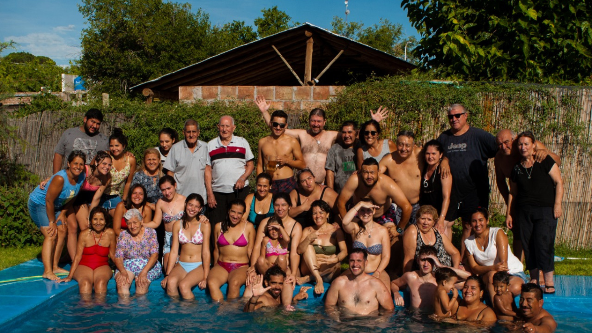 Julián con 92 e Isabel con 85 lograron mantener tantos años este amor por su firme idea de la familia debe estar unida, y que deben apoyarse unos a otros. Julián con 92 e Isabel con 85 lograron mantener tantos años este amor por su firme idea de la familia debe estar unida, y que deben apoyarse unos a otros.