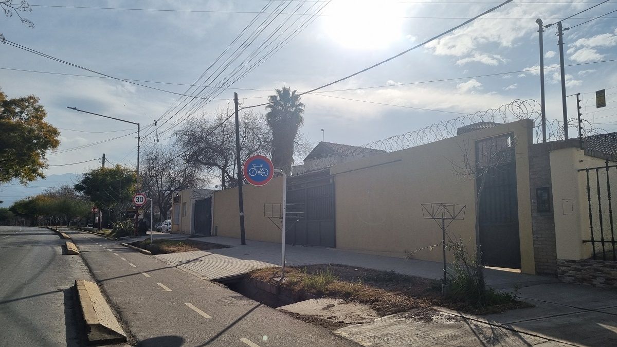 Ciclovía de la calle Julio Argentino Roca de Las Heras. Ciclovía de la calle Julio Argentino Roca de Las Heras.