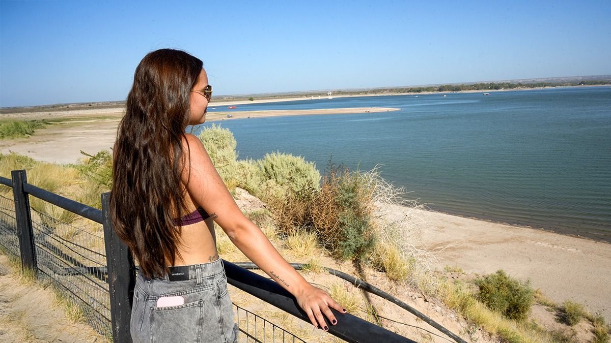 Una escapadita al agua en verano, clave para pasar el calor mendocino. Una escapadita al agua en verano, clave para pasar el calor mendocino.