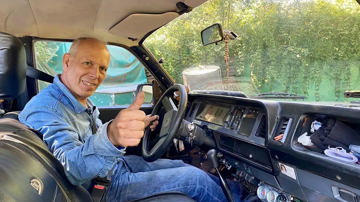 Eduardo, el ingeniero cordobés, trabajó varios años para lograr convertir su camioneta y hacerlo funcionar con basura orgánica Eduardo, el ingeniero cordobés, trabajó varios años para lograr convertir su camioneta y hacerlo funcionar con basura orgánica