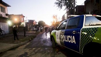 Baleó a un vecino por un pelotazo y se atrincheró en su casa