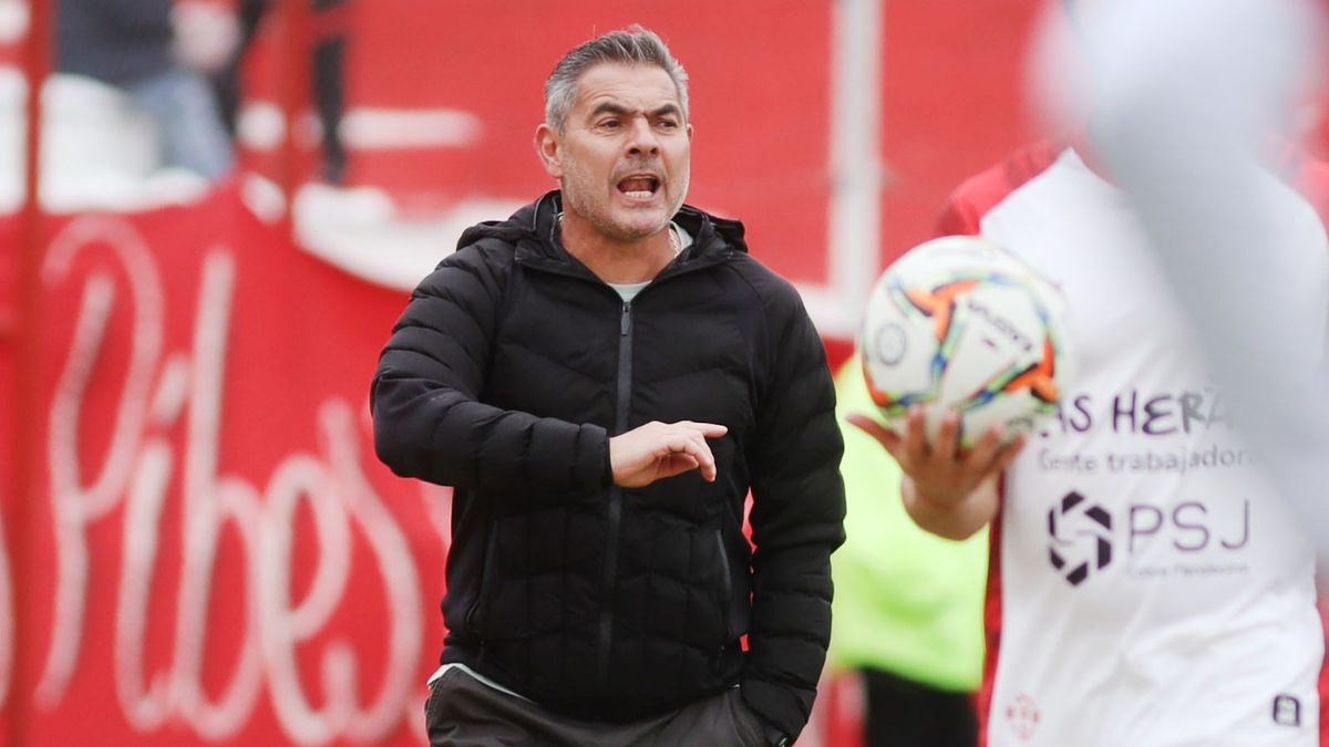 El Toti Arias meti&oacute; su primer triunfo como DT de Hurac&aacute;n Las Heras.