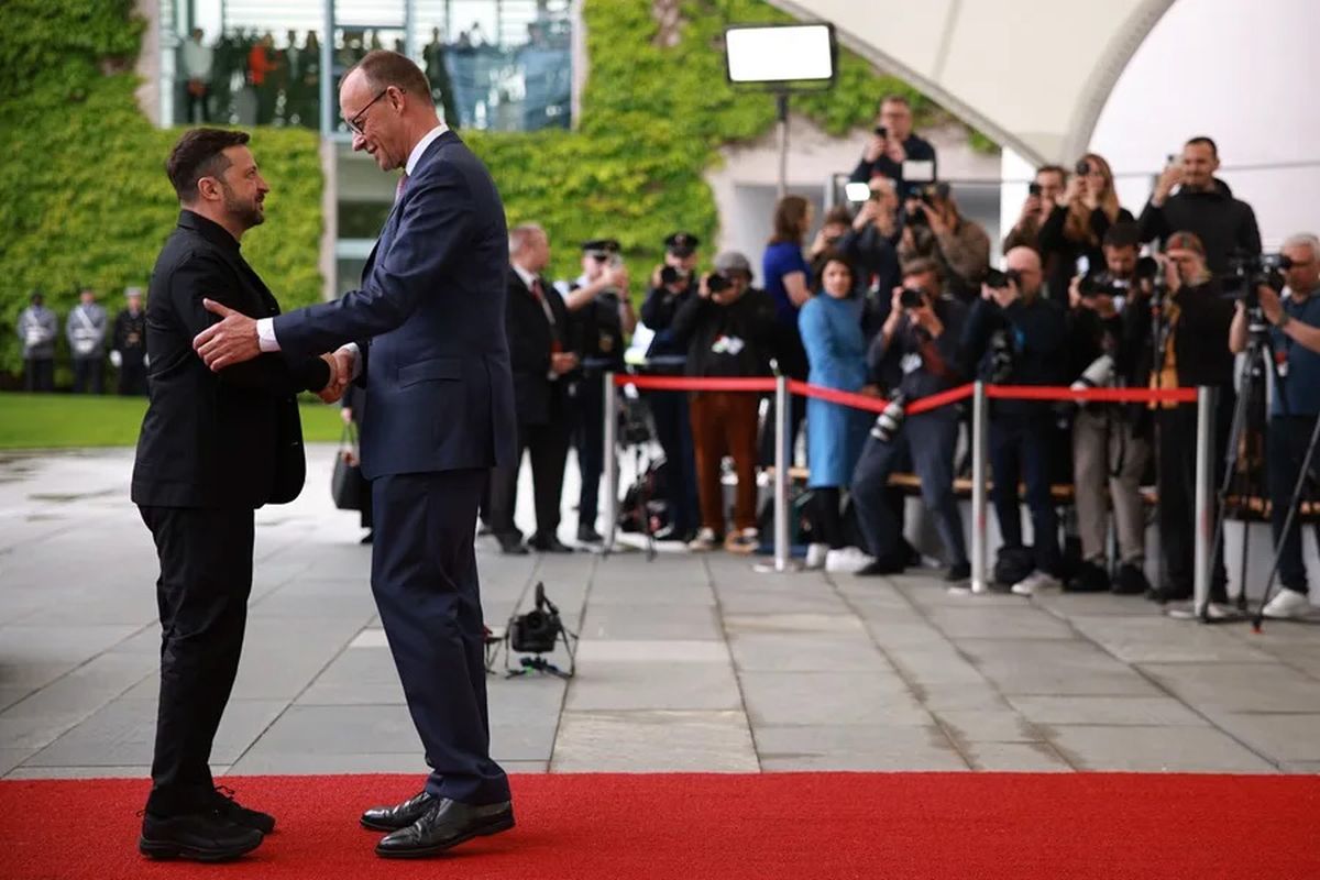 El canciller alemán Friedrich Merz recibe este miércoles en Berlín al presidente de Ucrania, Volodimir Zelenski. Crédito: EFE/EPA/Clemens Bilan. El canciller alemán Friedrich Merz recibe este miércoles en Berlín al presidente de Ucrania, Volodimir Zelenski. Crédito: EFE/EPA/Clemens Bilan.