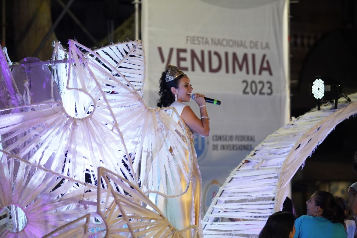 La Capital hizo alusión a la alegría de darle la Bienvenida a la Vendimia a mendocinos y turistas.