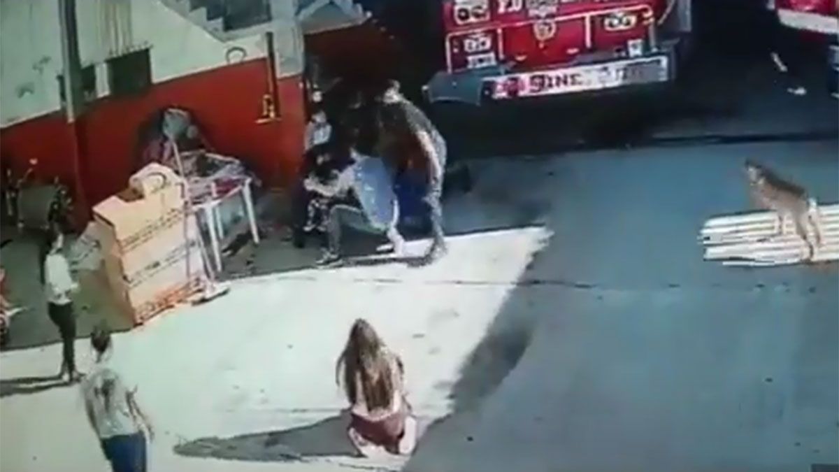 Video: una bombera le salvó la vida a una beba que no respiraba