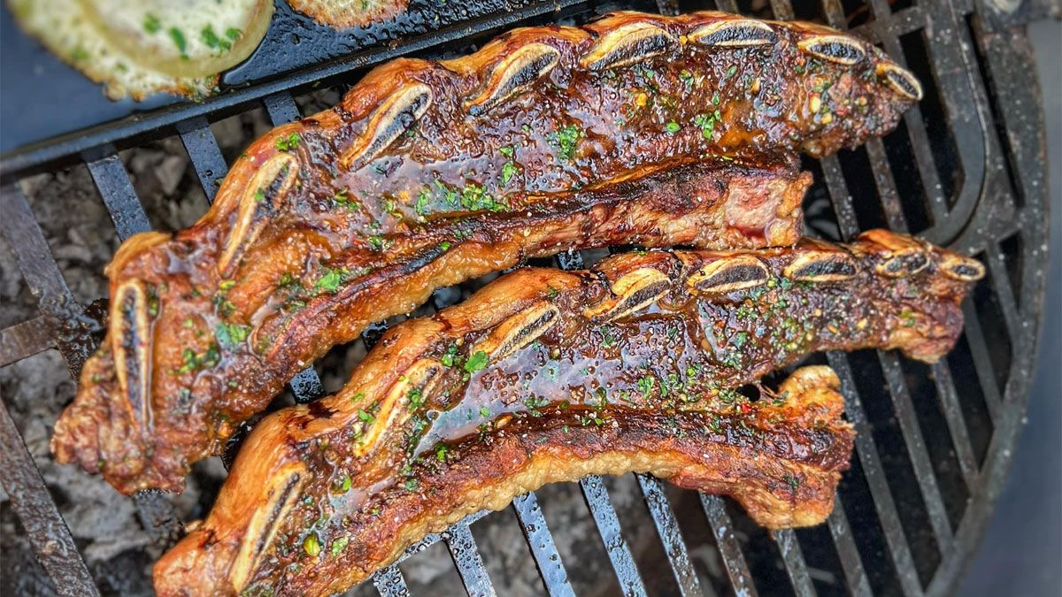 Las costillas es uno de los cortes de carne más consumidos del asado.