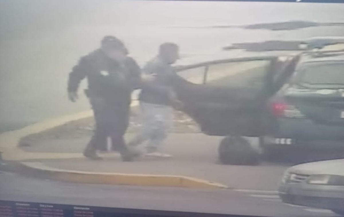 Las imágenes de las cámaras del Centro Estratégico de Operaciones en la aprehensión del delincuente. Las imágenes de las cámaras del Centro Estratégico de Operaciones en la aprehensión del delincuente.