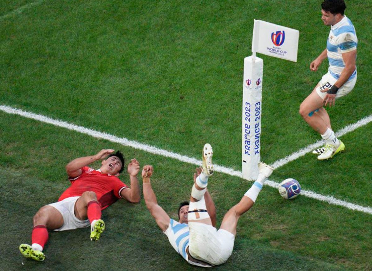 Moroni sacó de la cancha a Rees Zammitt a centímetros del ingoal Moroni sacó de la cancha a Rees Zammitt a centímetros del ingoal