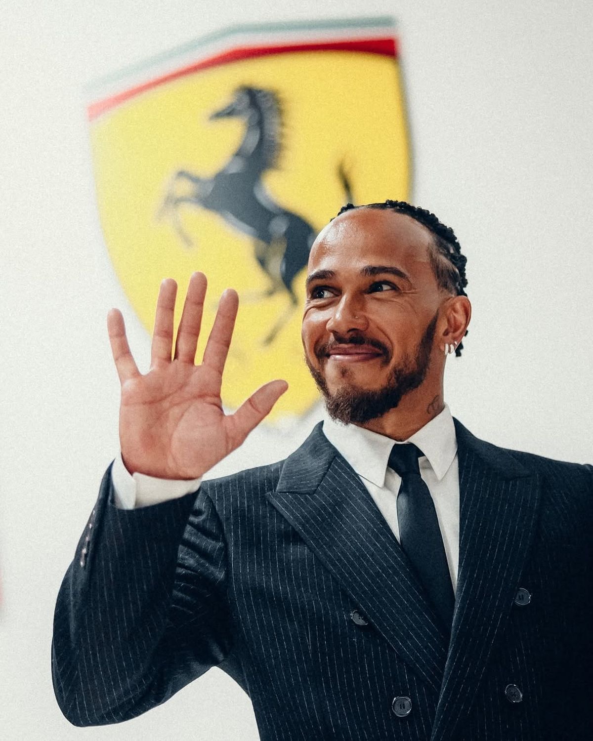 Lewis Hamilton se transformó, oficialmente, en piloto de Ferrari. Lewis Hamilton se transformó, oficialmente, en piloto de Ferrari.