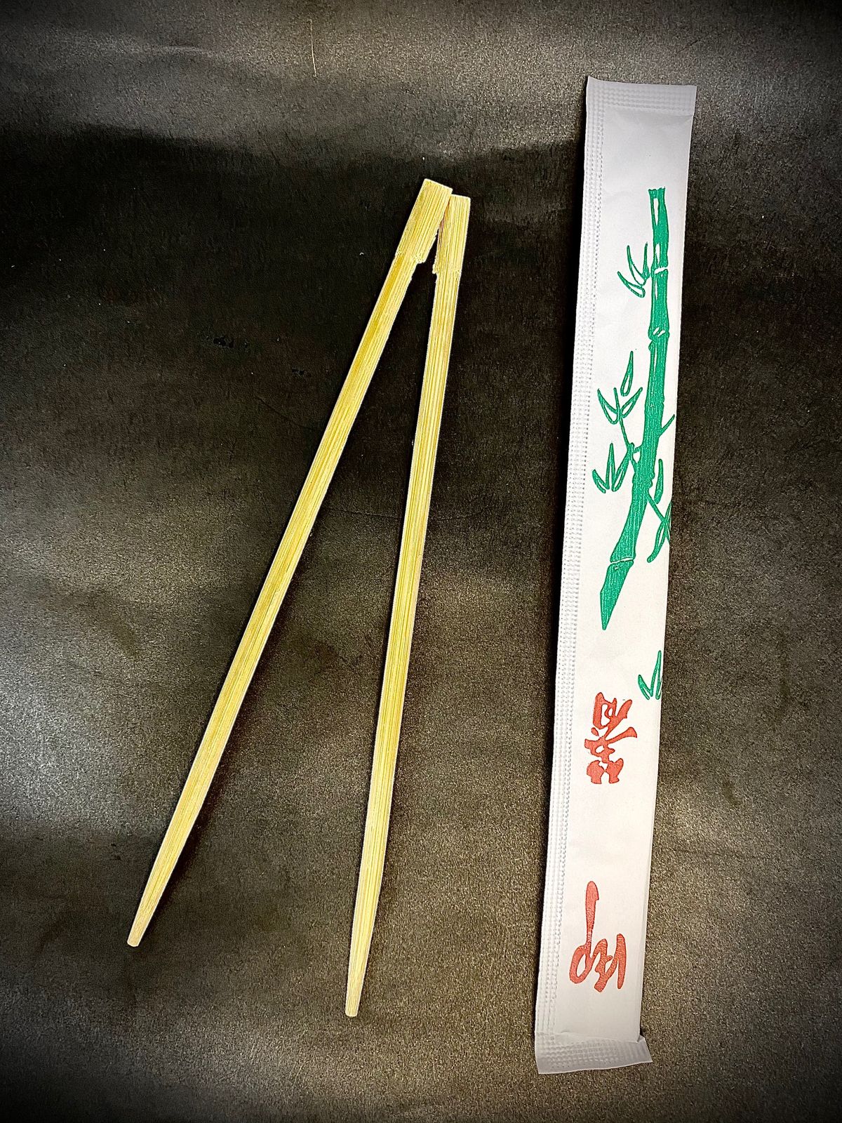 Los palillos de sushi pueden ayudarte a controlar el riego de la planta de romero. Los palillos de sushi pueden ayudarte a controlar el riego de la planta de romero. 