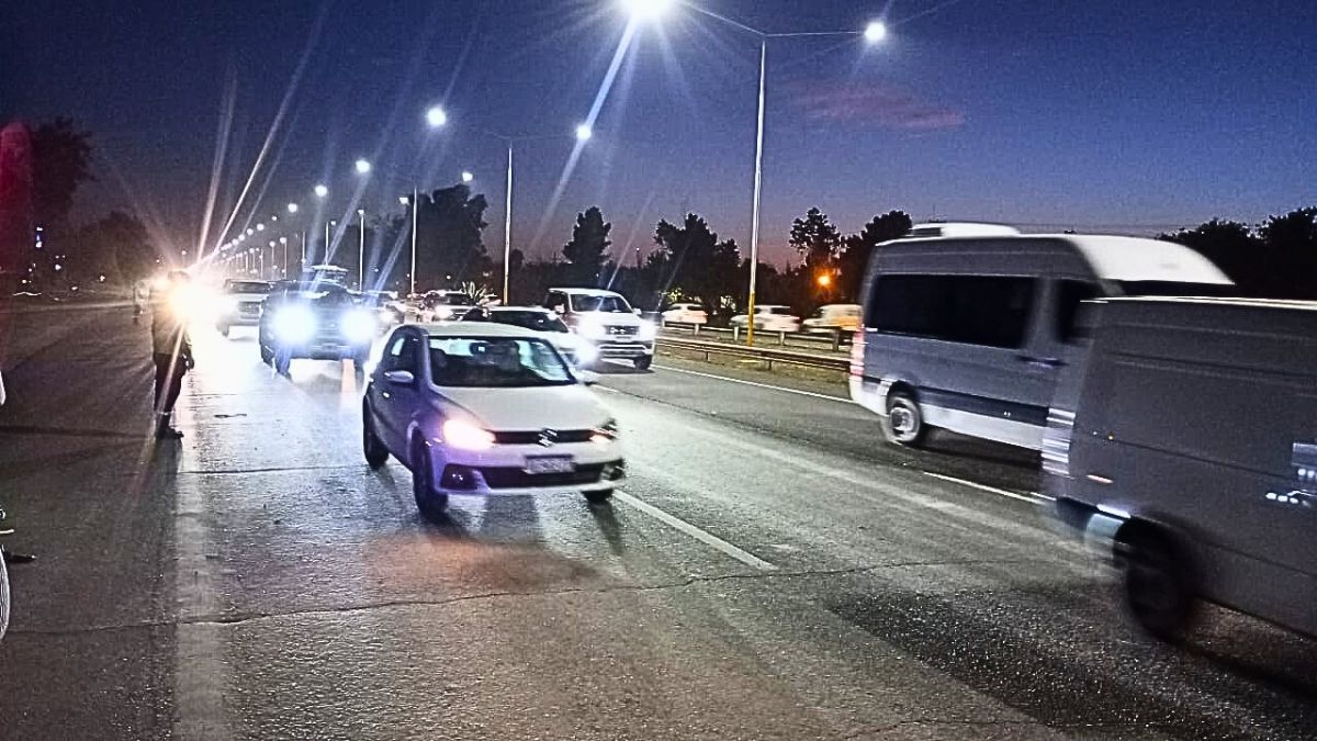 Trabajaron a contrarreloj en el Acceso Sur para terminar la obra este viernes 3 de octubre. 