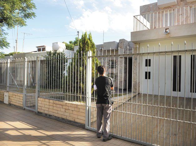 Los engañaron simulando ser de Ecogás y entraron armados al hogar