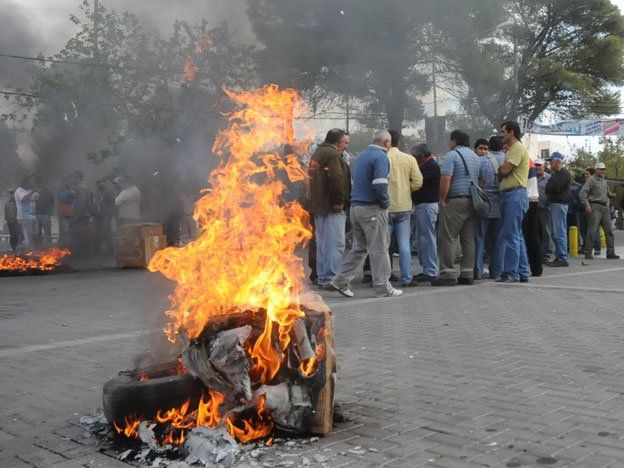 Se recalentó la pelea por salarios en San Martín y hay corte de varias calles clave en el microcentro