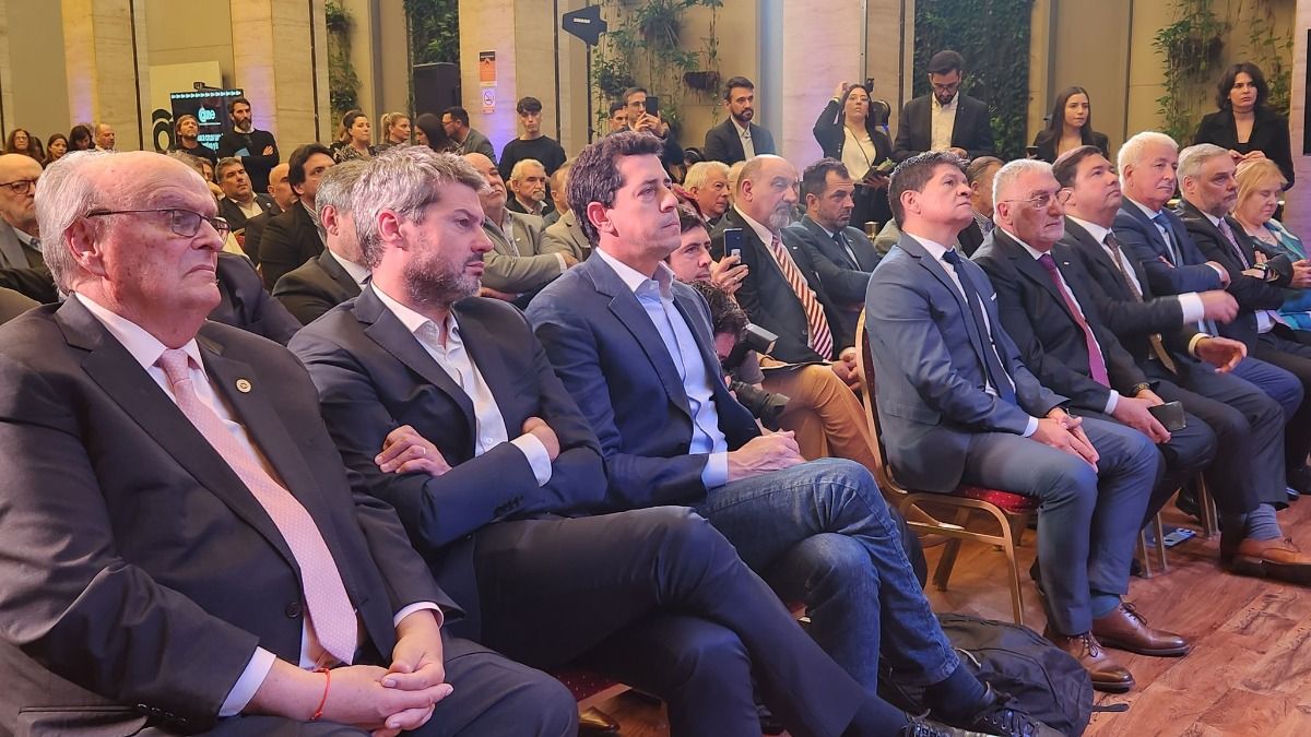 José Ignacio de Mendiguren -mano derecha de Massa en Economía-, el ministro de Turismo de la Nación, Matías Lammens y el ministro del Interior, Wado de Pedro, durante el evento de CAME. José Ignacio de Mendiguren -mano derecha de Massa en Economía-, el ministro de Turismo de la Nación, Matías Lammens y el ministro del Interior, Wado de Pedro, durante el evento de CAME.