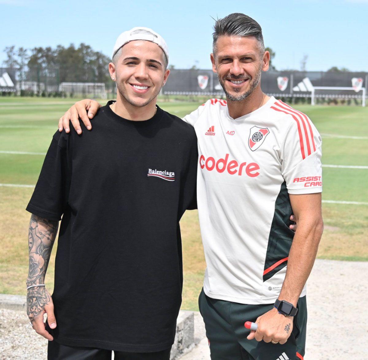 Enzo Fernández y Martín Demichelis en el River Camp