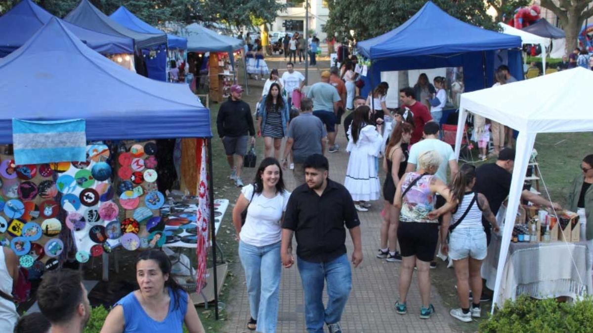 La Fiesta del Pan Dulce atrae al turismo de otras localidades bonaerenses que llegan para disfrutar de una agradable jornada La Fiesta del Pan Dulce atrae al turismo de otras localidades bonaerenses que llegan para disfrutar de una agradable jornada 