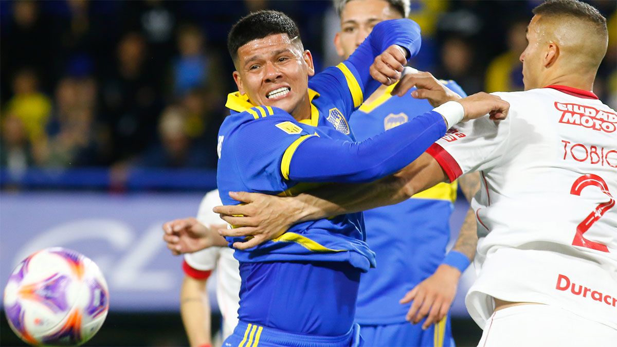Marcos Rojo una vez más dio la nota en Boca al golpear a un rival.