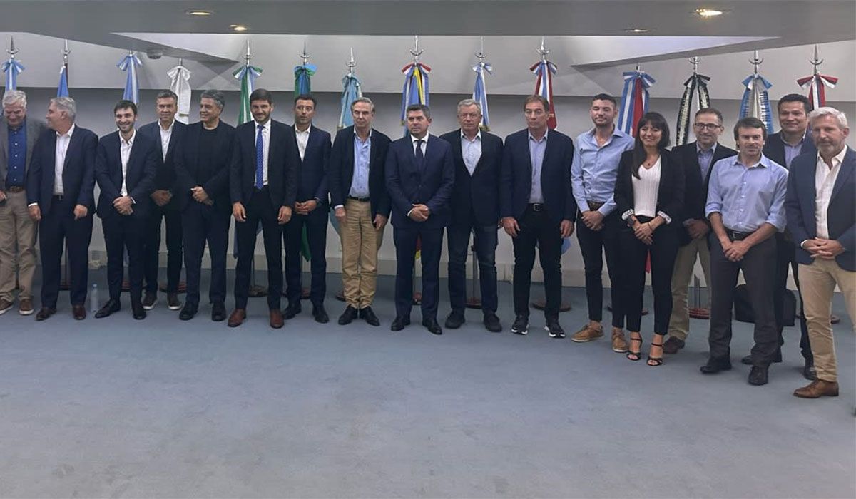 Los diputados Lisandro Nieri y Pamela Verasay representaron al gobernador de Mendoza, Alfredo Cornejo, en la reunión por coparticipación y Ley Ómnibus.