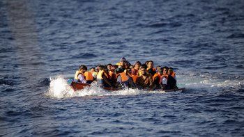 Grecia rescató a docenas de migrantes varados en un islote