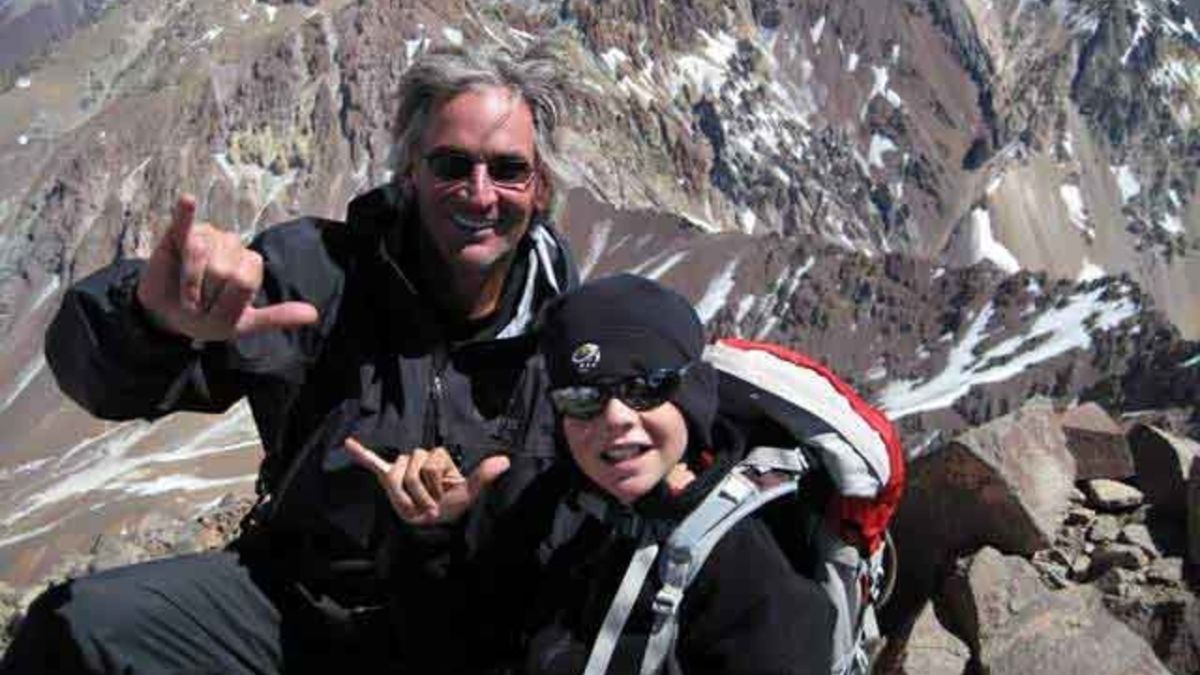 Matthew Moniz y su padre en el Aconcagua.