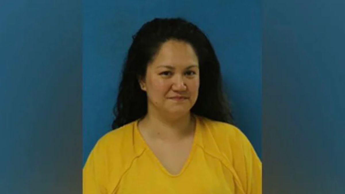 La mujer de 42 años fue detenida y acusada de asesinato por intentar ahogar a una niña de 3 años en Texas La mujer de 42 años fue detenida y acusada de asesinato por intentar ahogar a una niña de 3 años en Texas