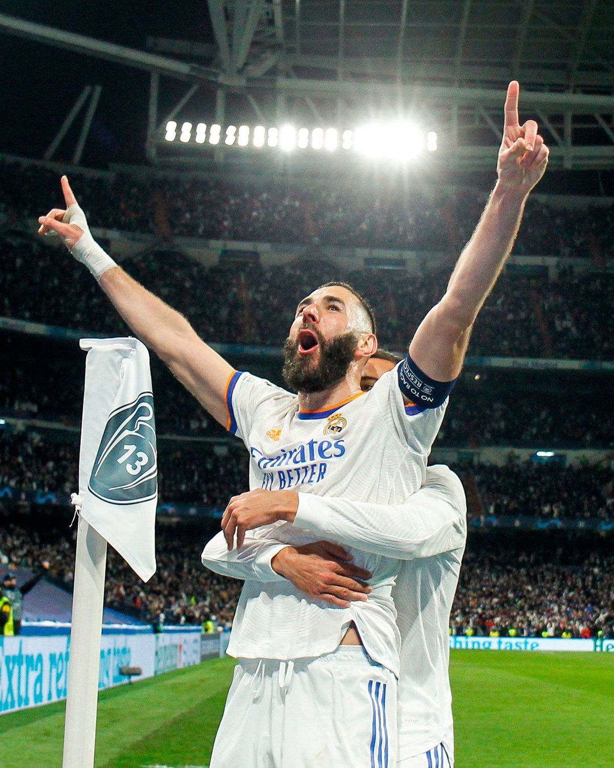 Karim Benzema rescató al Real Madrid ante el Chelsea para pasar a semifinales de la Champions League