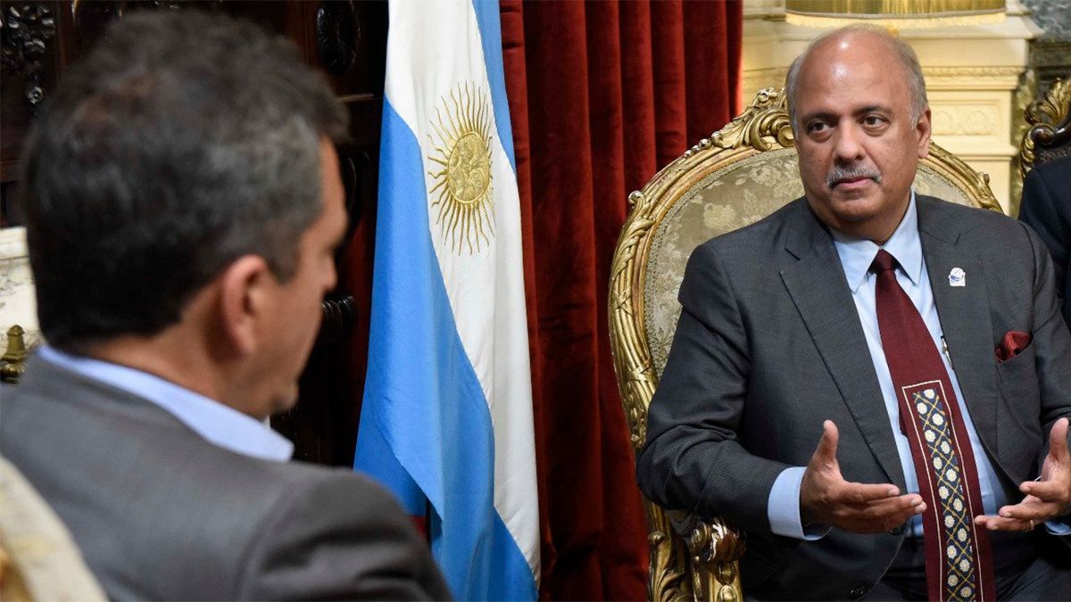 El presidente de la Cámara de Diputados, Sergio Massa junto al presidente de Rotary International, Shekhar Mheta.