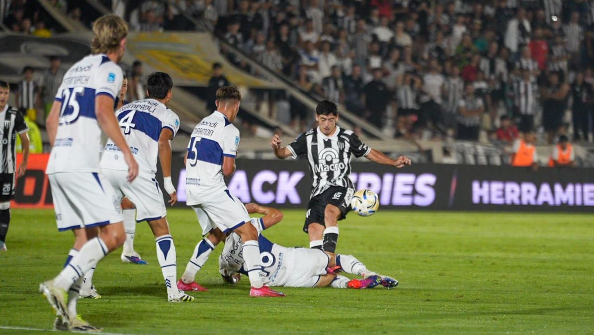 Pese a que mereció más, Gimnasia y Esgrima perdió con su homónimo platense y cosechó su cuarta derrota