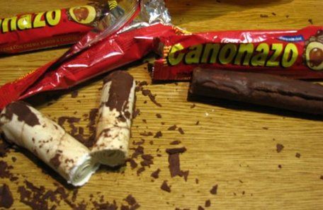 Encontraron más de U$s 282 mil escondidos dentro de 95 barras de chocolate