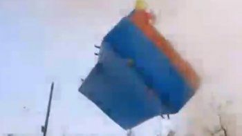 Dos niños murieron al volar por los aires un castillito inflable