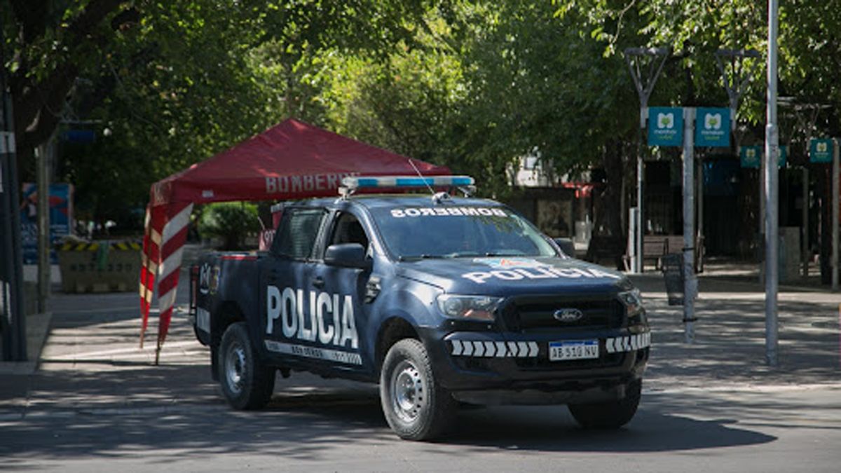 Policías fueron escupidos por un hombre con coronavirus.