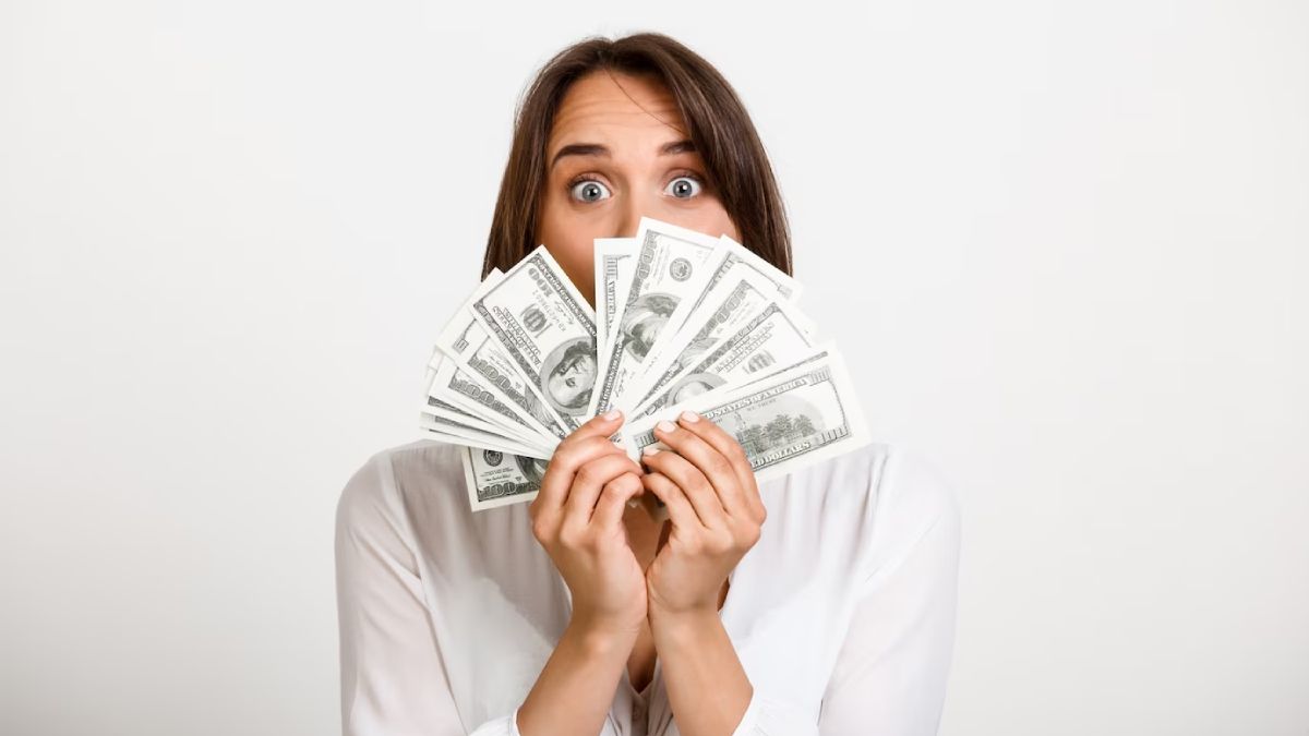 La lotería le permitió a una mujer sin suerte ganar 1 millón de dólares. La lotería le permitió a una mujer sin suerte ganar 1 millón de dólares.