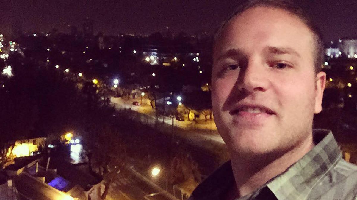 Discusión, pelea, crimen a puñaladas de un periodista y detención del supuesto asesino