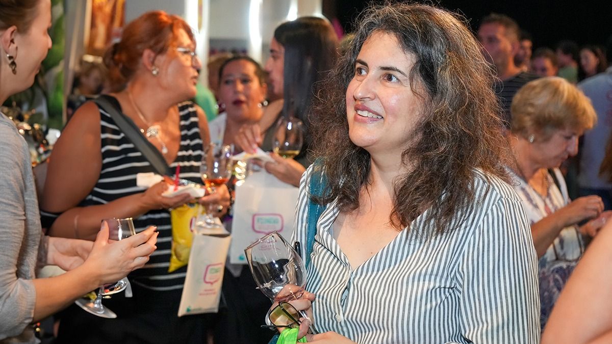 La gente disfrutando de las degustaciones en los stands. Foto: Martín Pravata/Diario Uno. La gente disfrutando de las degustaciones en los stands. Foto: Martín Pravata/Diario Uno.