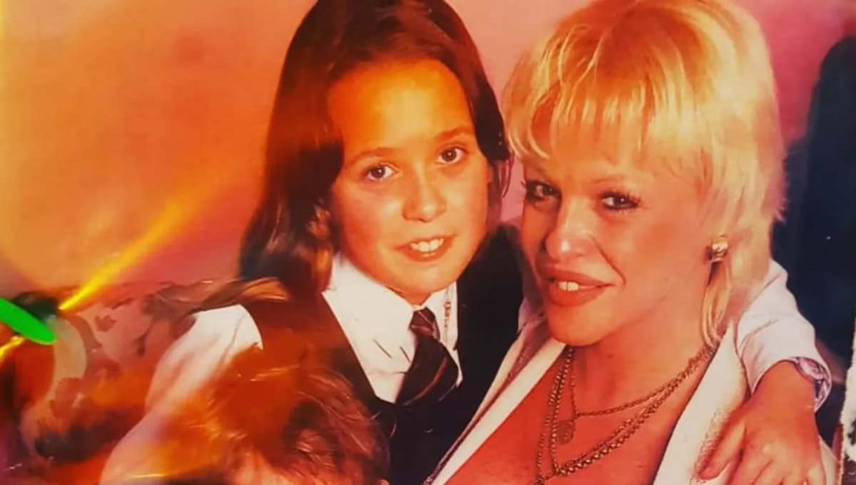 Viviendo con bajo perfil, así luce Marilyn, la hija de Silvia Süller