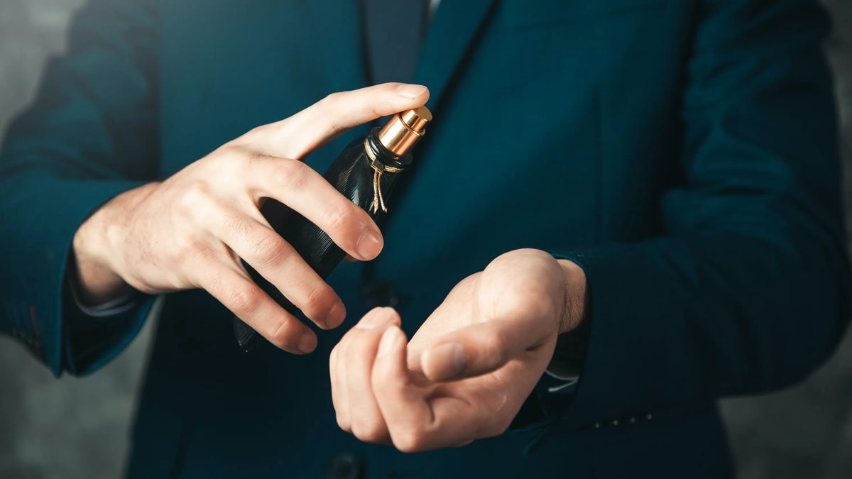 Si quieres cautivar con tu aroma, deberías elegir un buen perfume. Imagen de Freepik. Si quieres cautivar con tu aroma, deberías elegir un buen perfume. Imagen de Freepik.