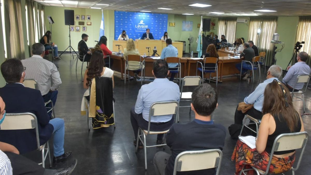 Righi mencionó importantes proyectos para el desarrollo autosustentable del departamento. Entre ellos el proyecto de impermeabilización de la cuarta zona de riego, que fue presentado en el Ministerio de Obras Públicas de la Nación.