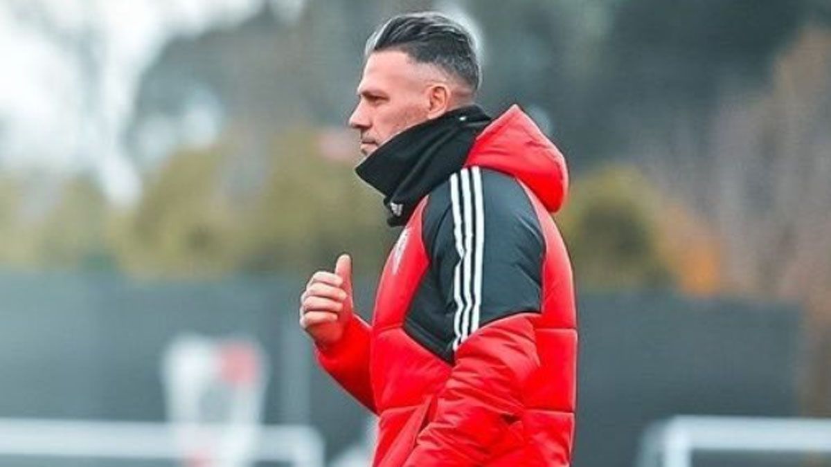 Demichelis deberá buscar variantes en el lateral.