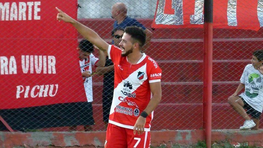 Matías Persia sigue en el Cruzado con la ilusión de ascender