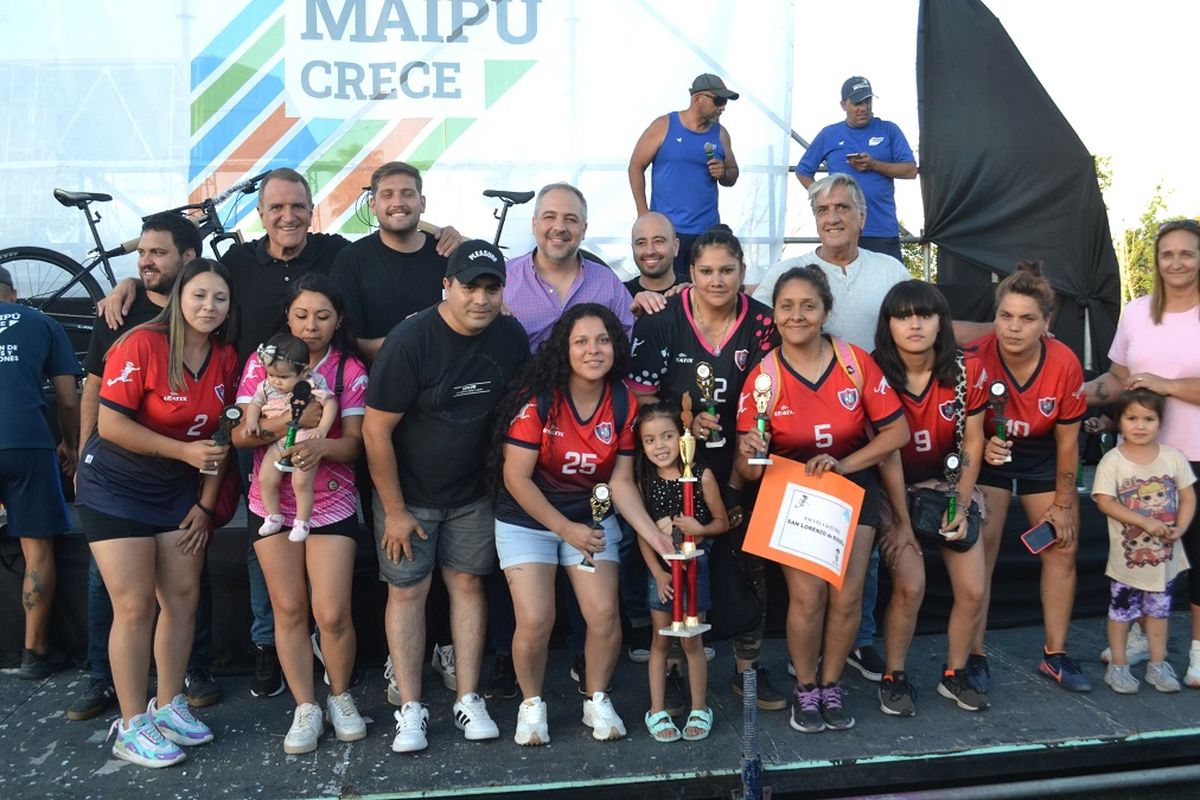 Cierre de fin de año de las escuelas de fútbol infantil del departamento. Cierre de fin de año de las escuelas de fútbol infantil del departamento.