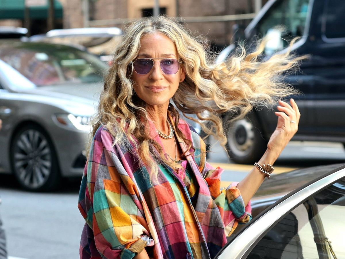 La famosa Jessica Parker luciendo unas gafas acorde a su rostro alargado. La famosa Jessica Parker luciendo unas gafas acorde a su rostro alargado.