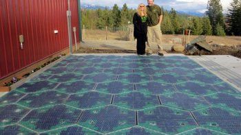 Este loco lindo promueve caminos de paneles solares