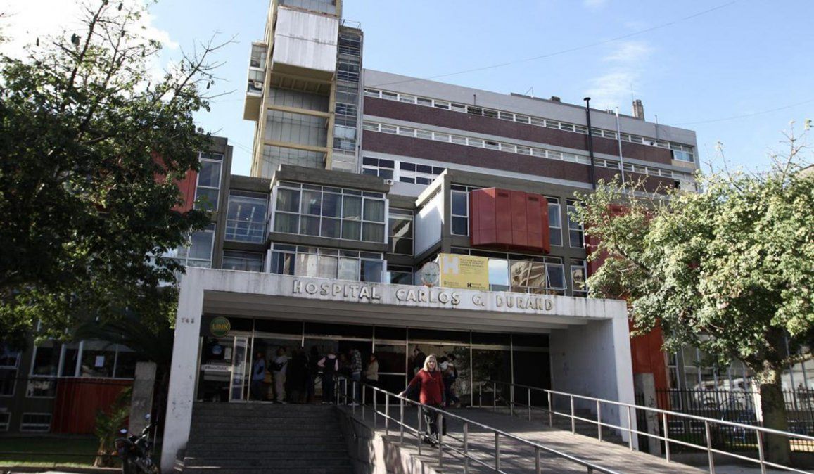 El hombre fue operado en el Hosoital Durand ya que la aguja le perforó el esófago y se instaló entre la arteria aorta y la vértebra