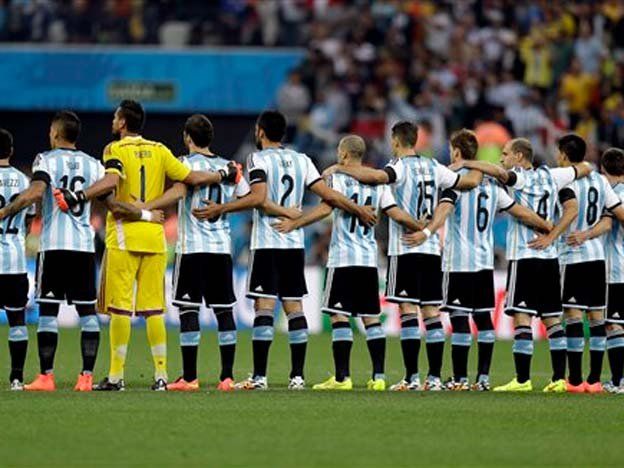 Hubo un minuto de silencio en homenaje a Alfredo Di Stéfano