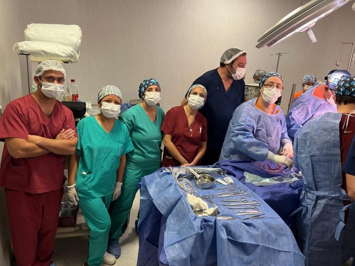 La donación se efectúa aún cuando el corazón de la persona que perdió la vida haya dejado de latir, puesto que los órganos se mantienen en funcionamiento mediante una bomba. La donación se efectúa aún cuando el corazón de la persona que perdió la vida haya dejado de latir, puesto que los órganos se mantienen en funcionamiento mediante una bomba.