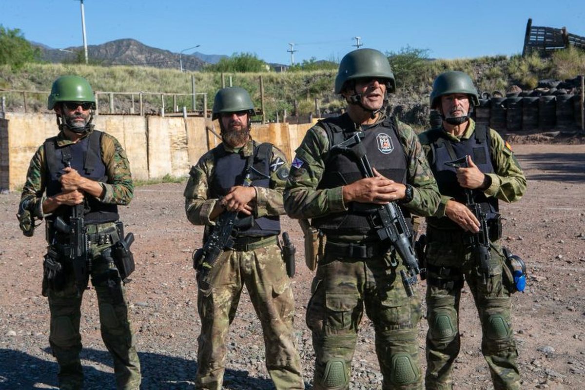 El Grupo Especial de Seguridad (GES) y el Grupo de Resolución de Incidentes y Secuestros (GRIS) integran las Fuerzas de Operaciones Especiales (FOE) de Mendoza. El Grupo Especial de Seguridad (GES) y el Grupo de Resolución de Incidentes y Secuestros (GRIS) integran las Fuerzas de Operaciones Especiales (FOE) de Mendoza.
