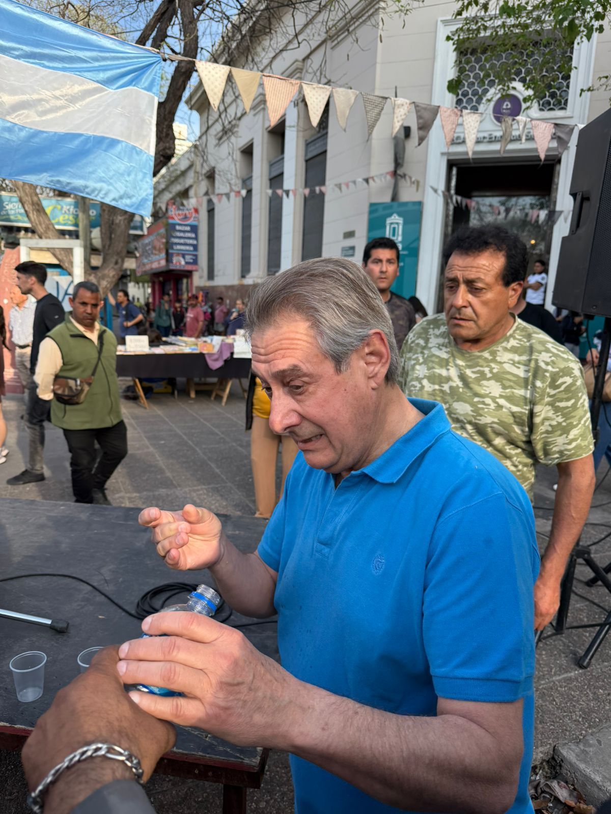 Omar Félix, afectado por el gas pimienta arrojado por la Policía de Mendoza. Omar Félix, afectado por el gas pimienta arrojado por la Policía de Mendoza.