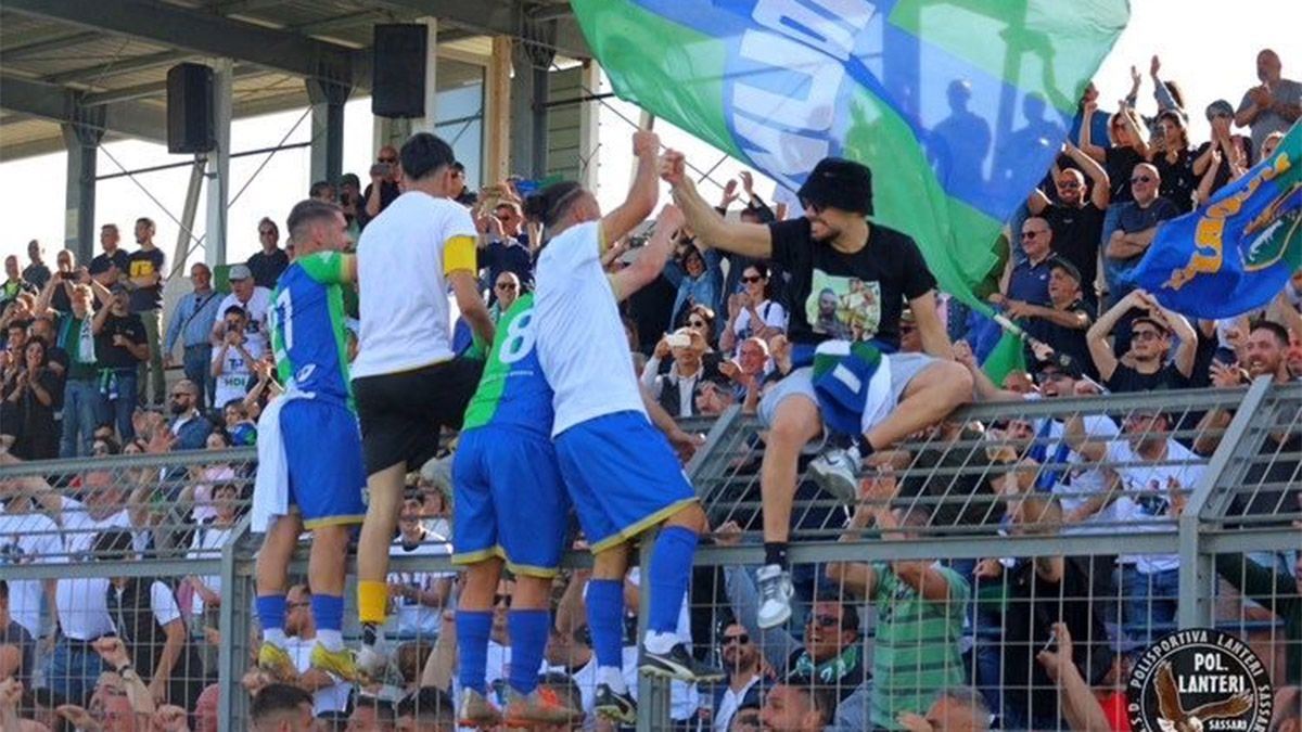 Mauro Ruggeri festeja su título en Italia. Mauro Ruggeri festeja su título en Italia.