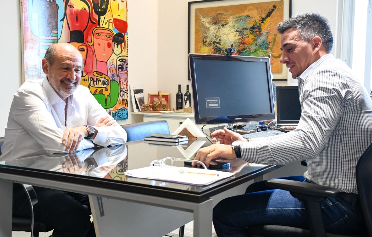 Rodolfo Vargas Arizu (Izquierda) y Marcos Calvente (derecha) en la reunión para empezar a desarrollar en Guaymallén un polo metalmecánico.